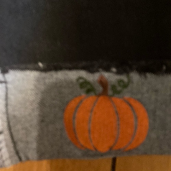 Girls Toddlers Boutique Brand Size 2XL Cuffed Embroidered Jeans - Picture 3 of 8